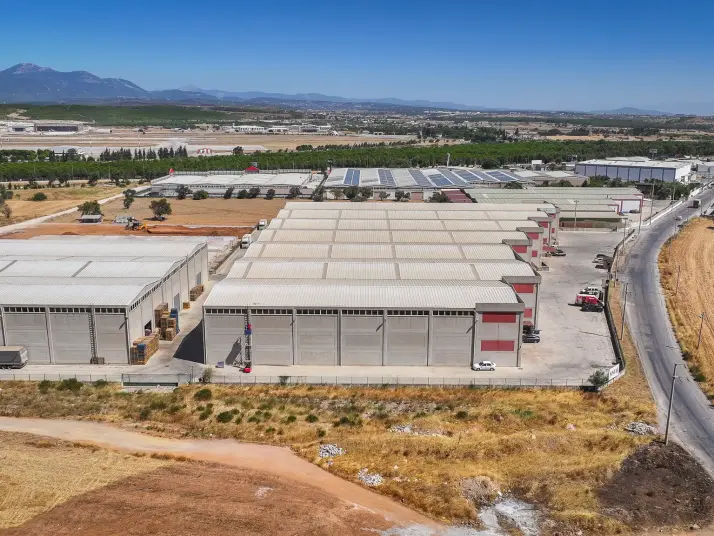 MENDERESTE HAVALİMANINA YAKIN 1380 m² KİRALIK DEPO