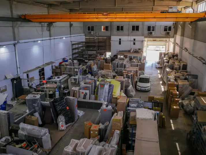 MENDERESTE HAVALİMANINA YAKIN 1380 m² KİRALIK DEPO