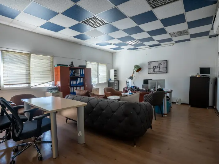 MENDERESTE HAVALİMANINA YAKIN 1380 m² KİRALIK DEPO