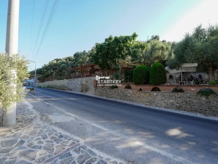 ŞİRİNCE YOLUNDA GENİŞ ARAZİLİ SATILIK BUTİK OTEL