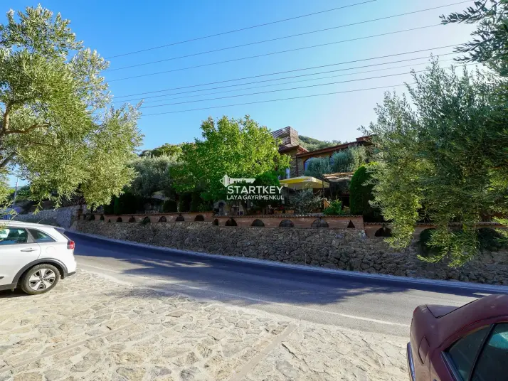 ŞİRİNCE YOLUNDA GENİŞ ARAZİLİ SATILIK BUTİK OTEL