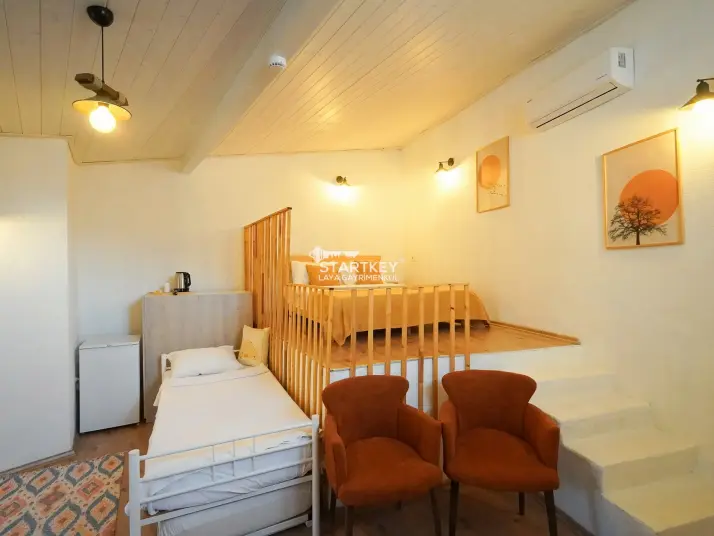 ŞİRİNCE YOLUNDA GENİŞ ARAZİLİ SATILIK BUTİK OTEL