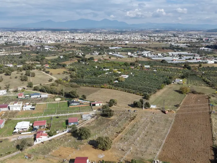 İZMİR DEREKÖYDE SATILIK 300 M2 TAPULU MERKEZE YAKIN ELEKTRİK SULU BAHÇE